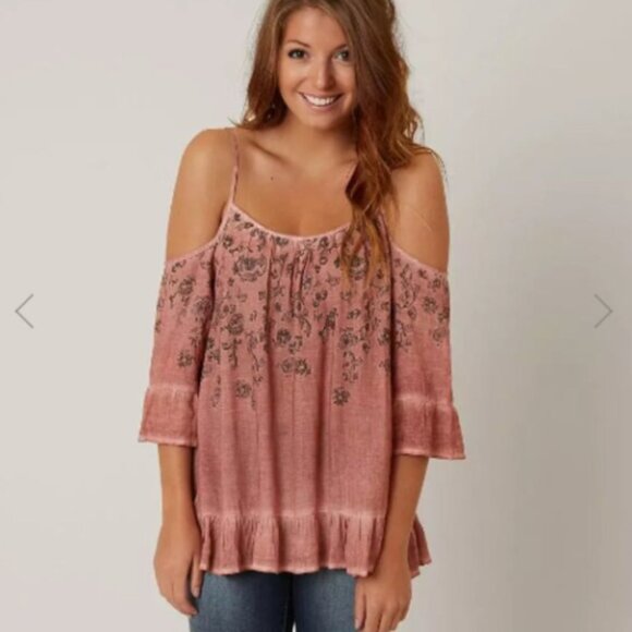 Buckle Gimmicks cold shoulder top size XL - Picture 3 of 3